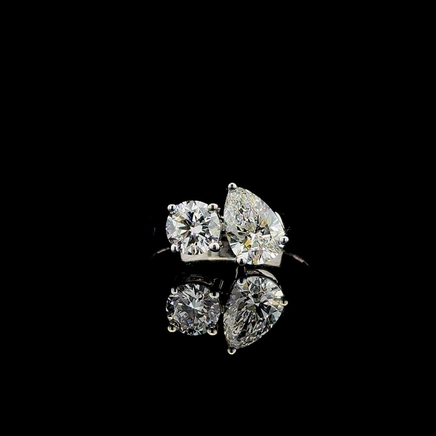 Toi et Moi Ring — lab-grown diamond